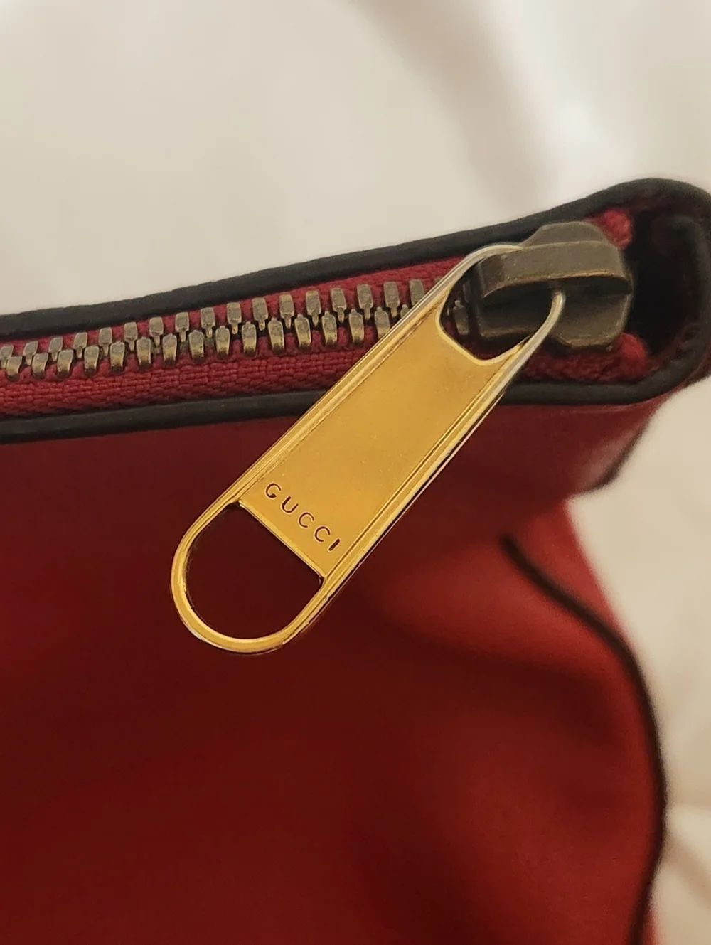 Gucci Calfskin Red Leather Portfolio Clutch - Picture 5 of 10